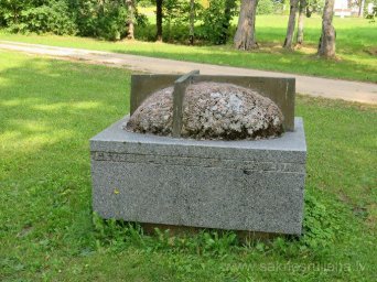 Bergmaņu dzimtas piemiņas akmens